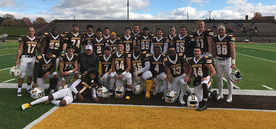 2018 seniors and Head Coach Jim Hilvert