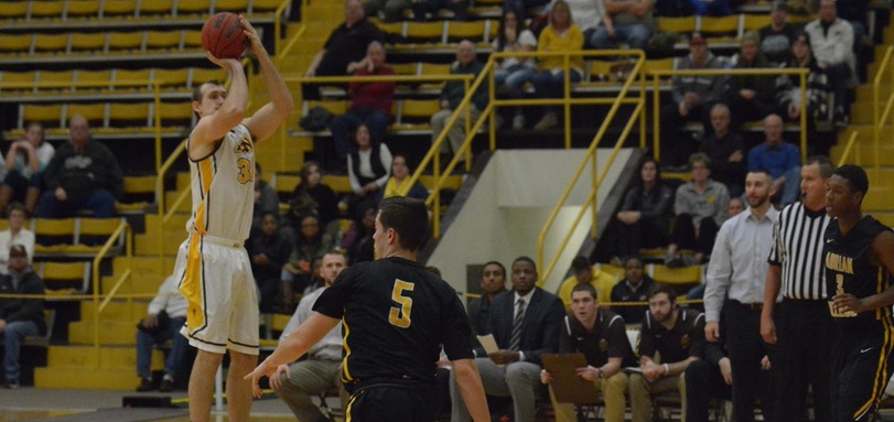 Men&rsquo;s Basketball Comeback Falls Short in First Round of Holiday Invitational