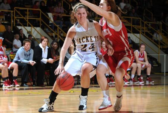 Women's Basketball Team Defeats Carnegie Mellon (Pa.)