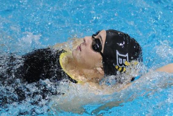 Yellow Jacket Women Swimming and Diving Fall at Oberlin