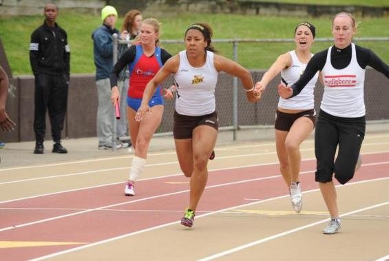 Women Track & Field Teams Compete at Gator Invite