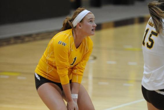 Volleyball Team Defeats Ohio Northern University, 3-2